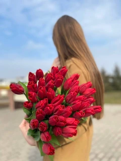 Букет красных тюльпанов Стронг