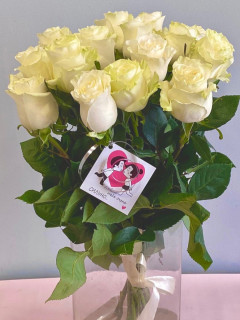Букет 15 белых роз Эквадор с лентой