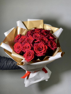 Букет 15 красных роз Эквадор с упаковкой 