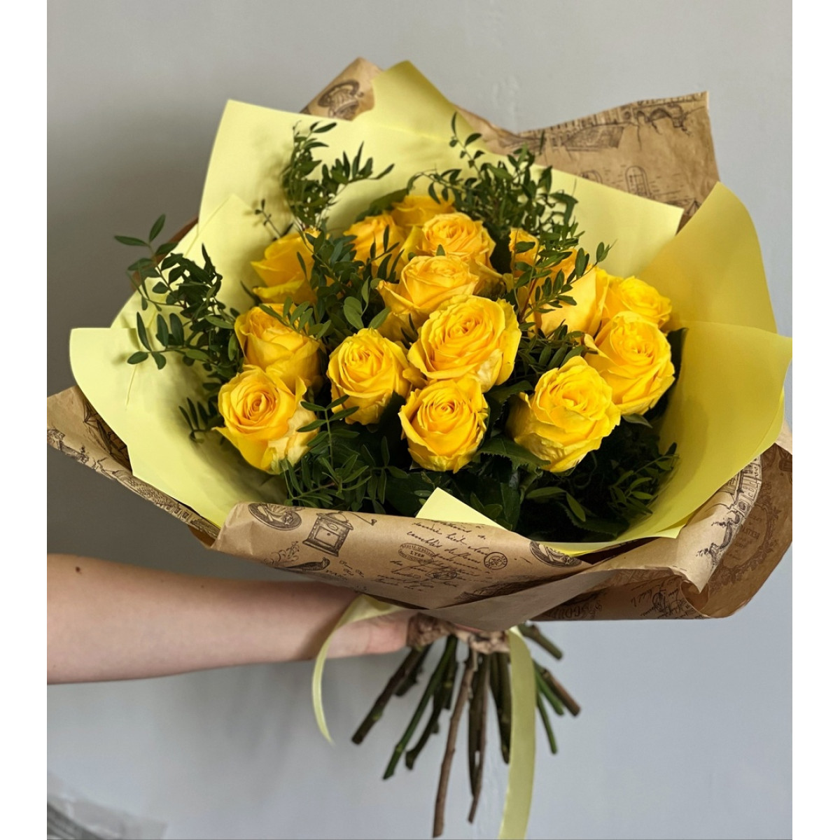 17 желтых роз в упаковке "Розмари"