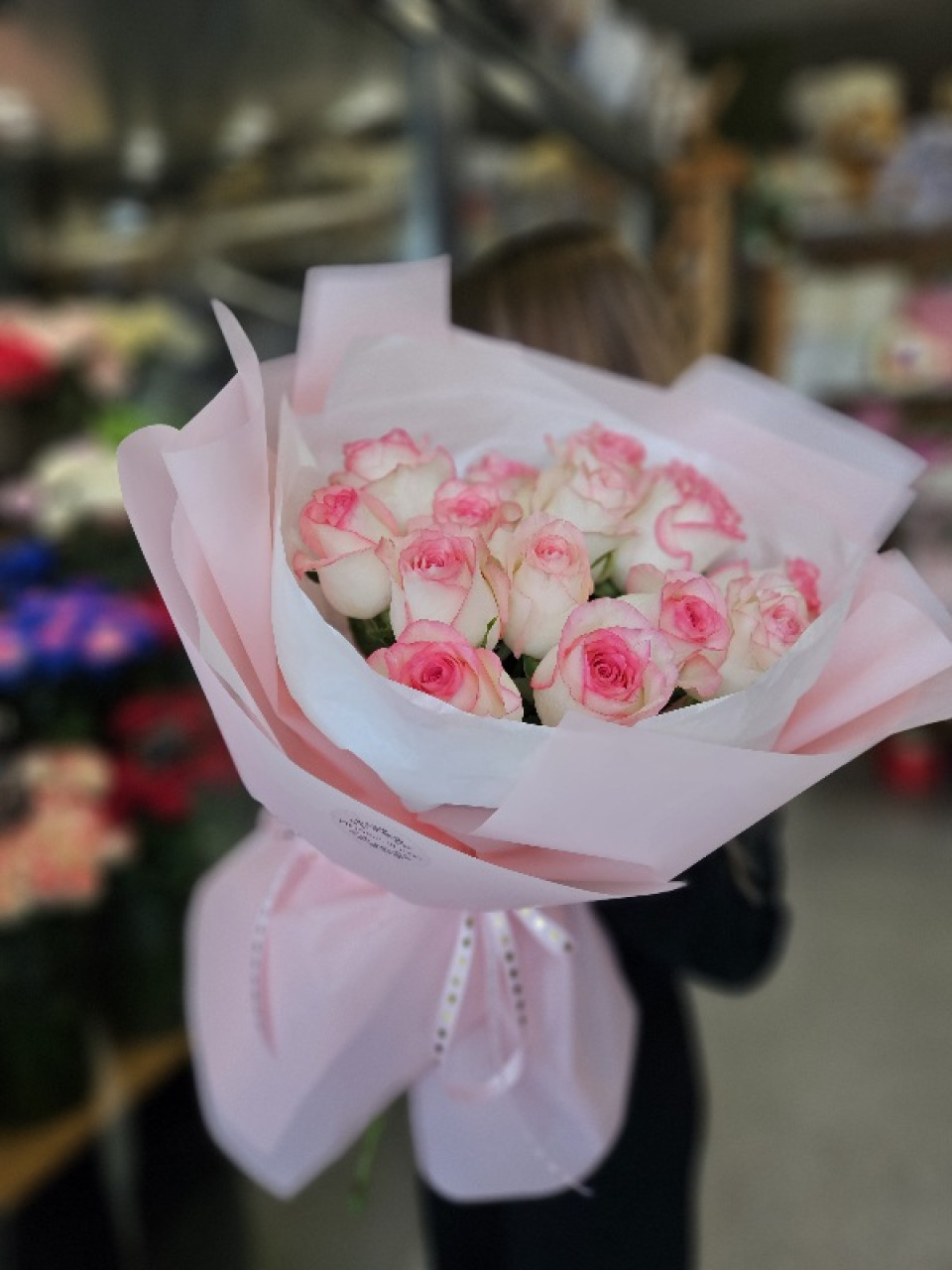 : Букет из 15 роз Джумилия 60 см в стильной упаковке