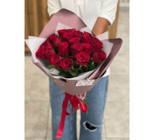 25 импортных роз "Родос" 40 см с упаковкой 
