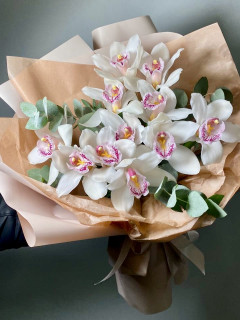 Букет из орхидей White style