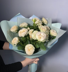 Букет из 5 веток кустовой розы   Саммер роуз с упаковкой