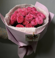 Букет из 5 веток кустовой розы  Жизель с упаковкой