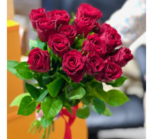 БУКЕТ 15 красных роз Кения 40 см с лентой