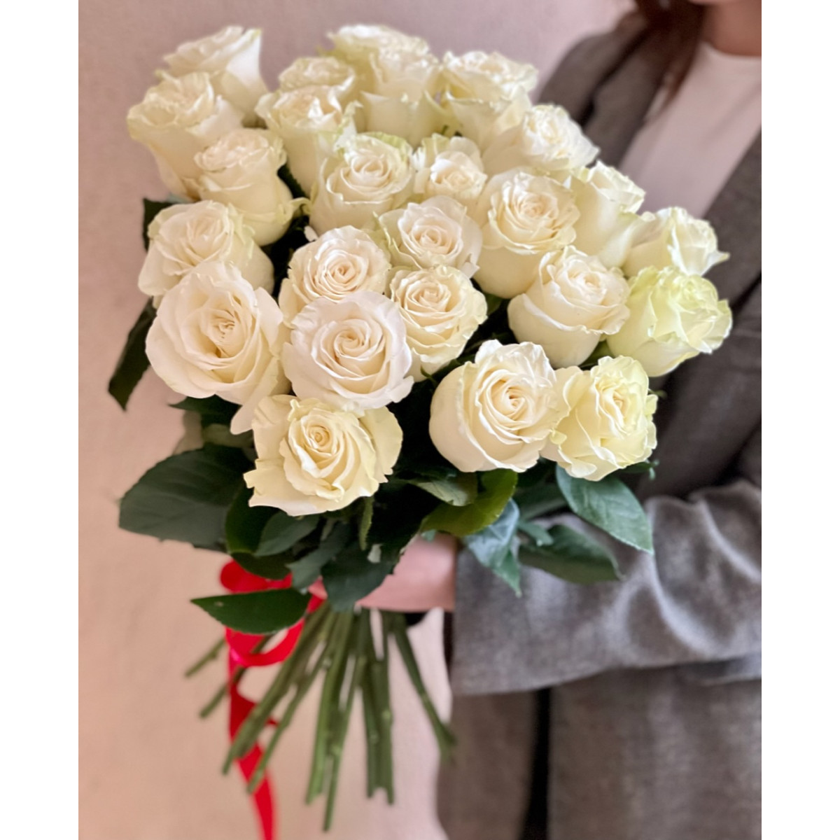 25 белых роз "Мондиаль" Эквадор 
