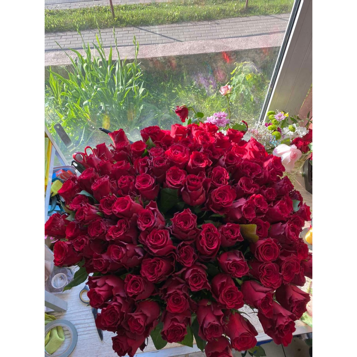 БУКЕТ 101 роза Родос с лентой