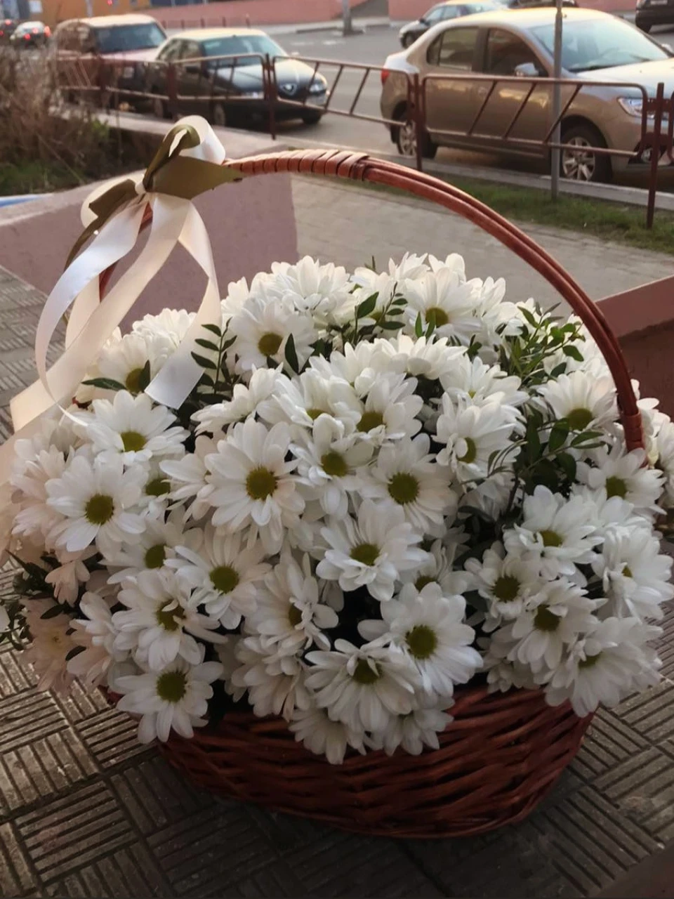 Корзина с ромашками Алиса