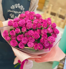 Букет 15 розовых кустовых