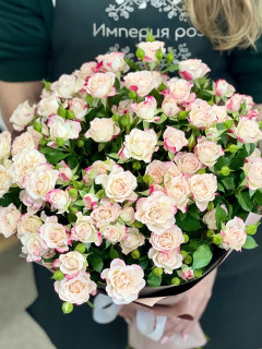 Букет 9 кустовых роз Рефлекс с упаковкой