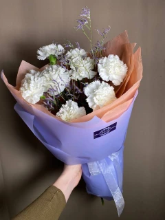 9 диантусов с лимониумом