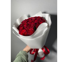 19 импортных роз"Родос" 40 см с упаковкой 
