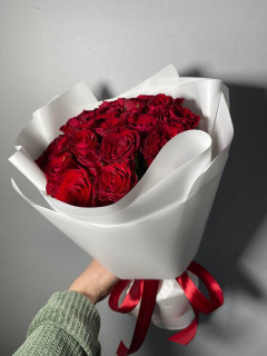 19 импортных роз"Родос" 40 см с упаковкой 