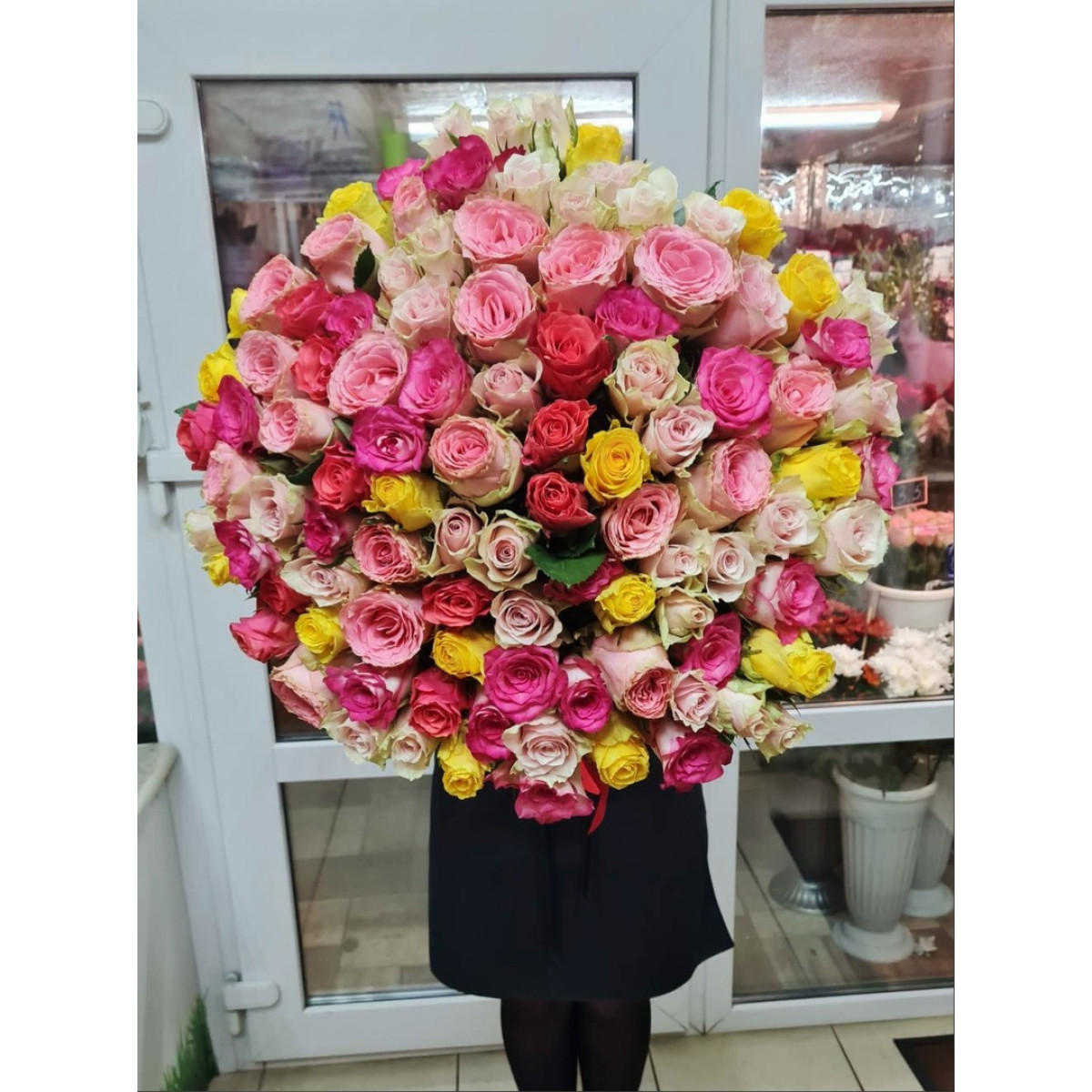 БУКЕТ из 101 разноцветной розы Эквадор