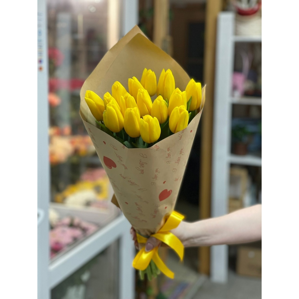 15 желтых тюльпанов "Оригон"