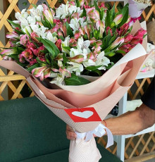 Букет из 25 альстромерии