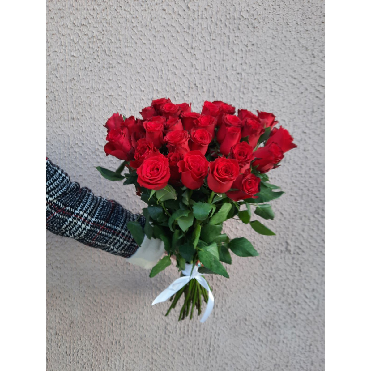 29 красных роз "Родос" 60 см 