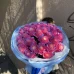 Букет розовых роз в голубом оформлении