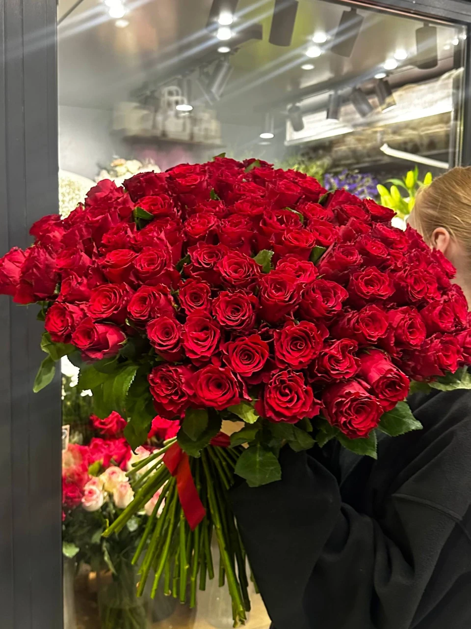 Букет из 119 роз 60 см 