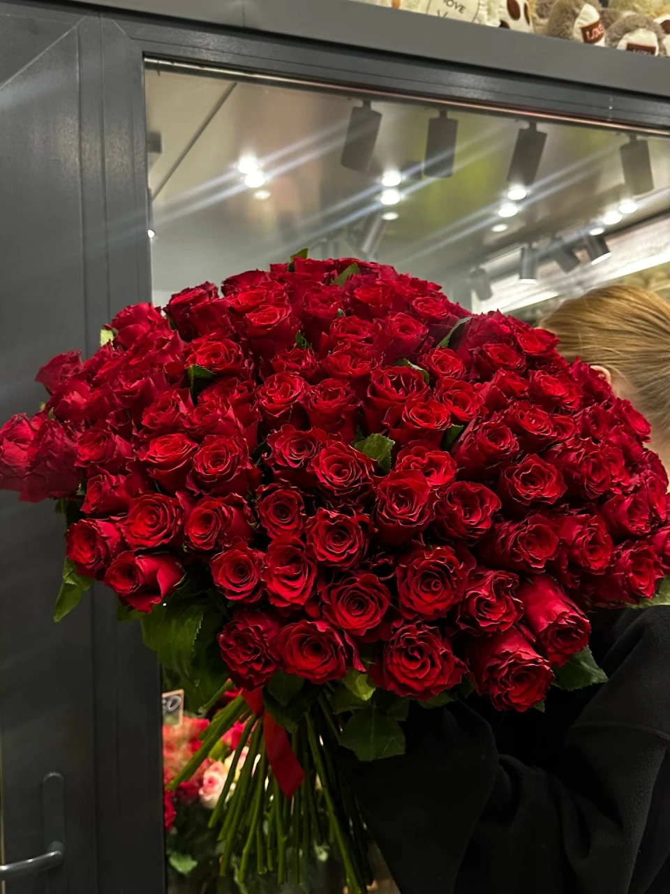 Букет из 119 роз 60 см 