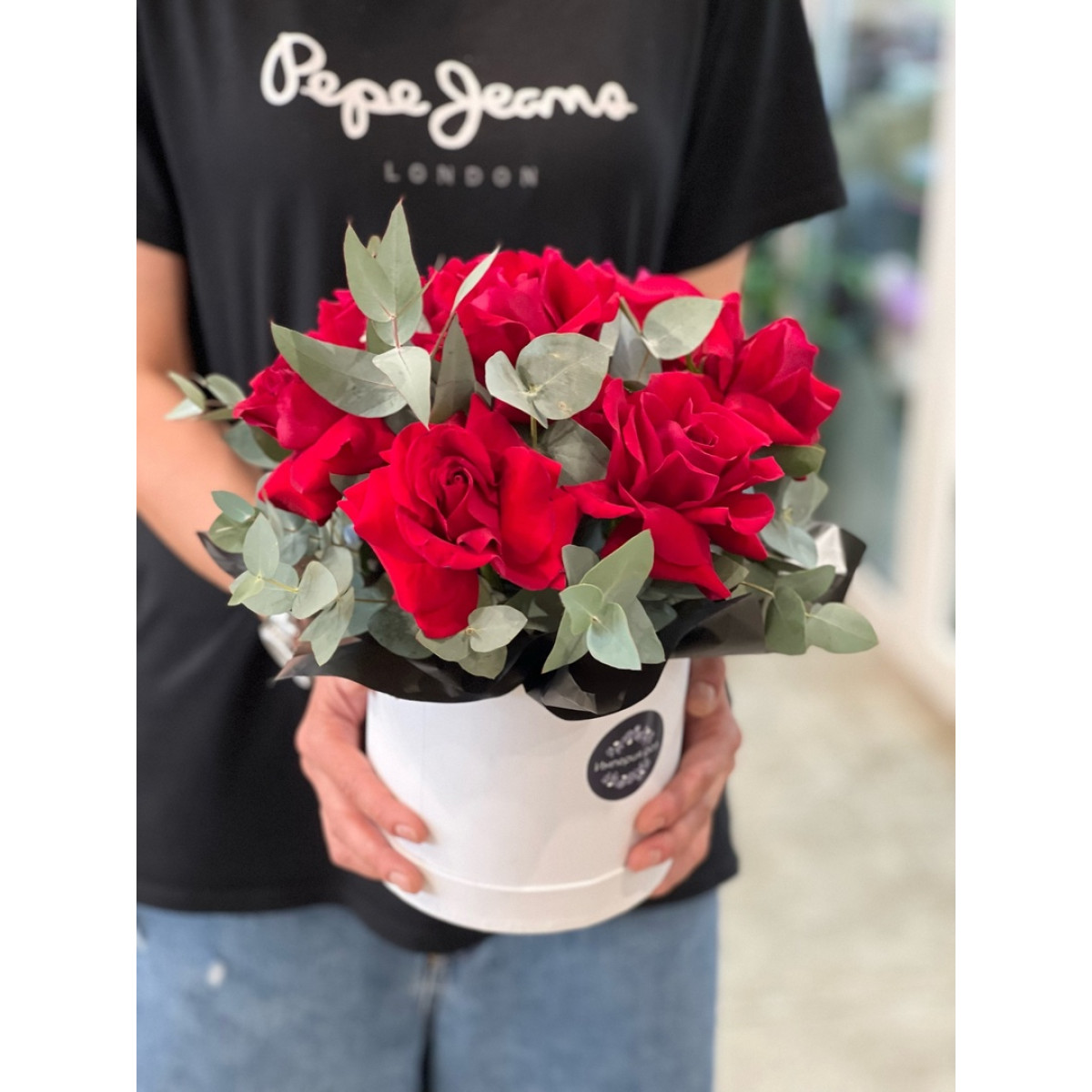 9 красных французских роз в боксе