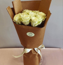 11 роз с упаковкой