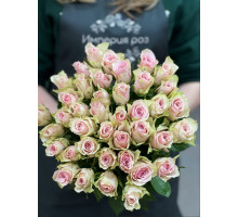 45 розовых роз с лентой