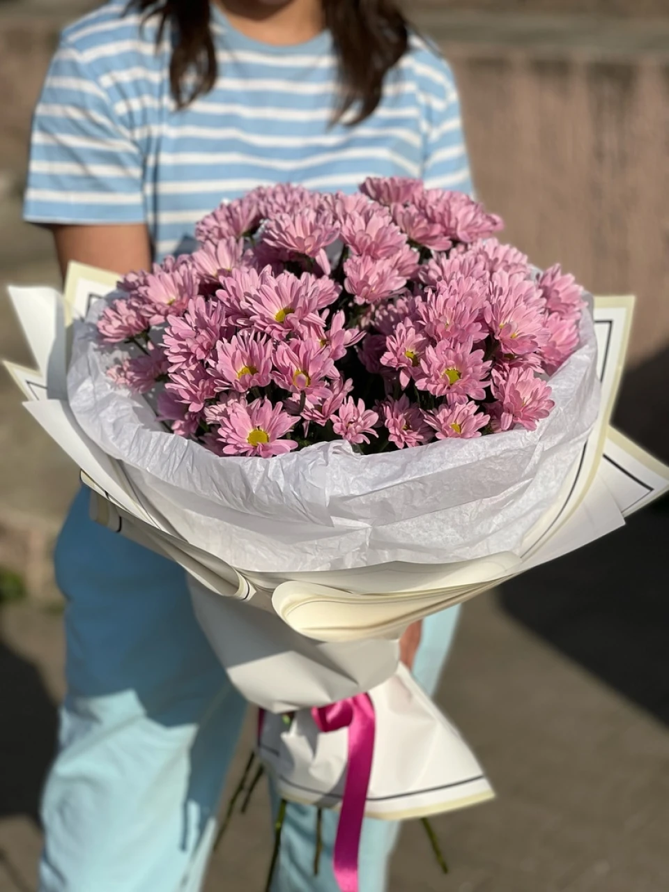 51 розовая ромашка с упаковкой