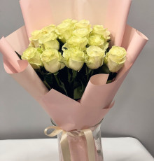 Букет 15 белых роз Эквадор с упаковкой