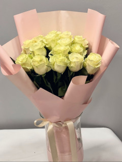 Букет 15 белых роз Эквадор с упаковкой