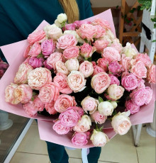 25 кустовых-пионовидных роз в букете