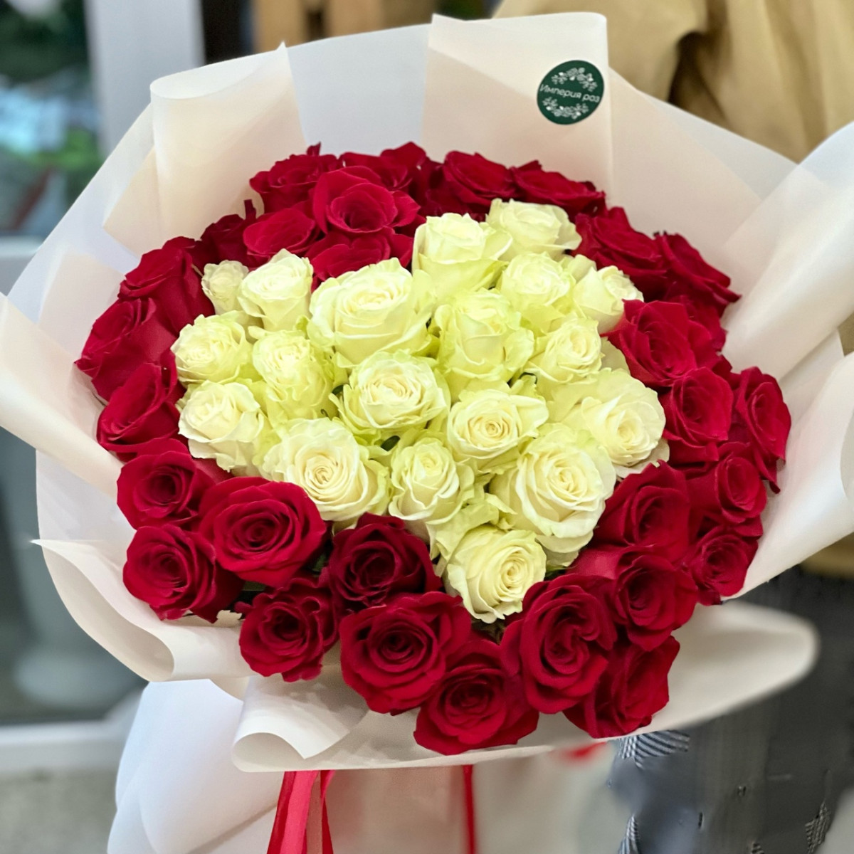 51 роза "Сердце"  из эквадорских роз