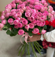 Букет 21  кустовая пионовидная роза Жизель