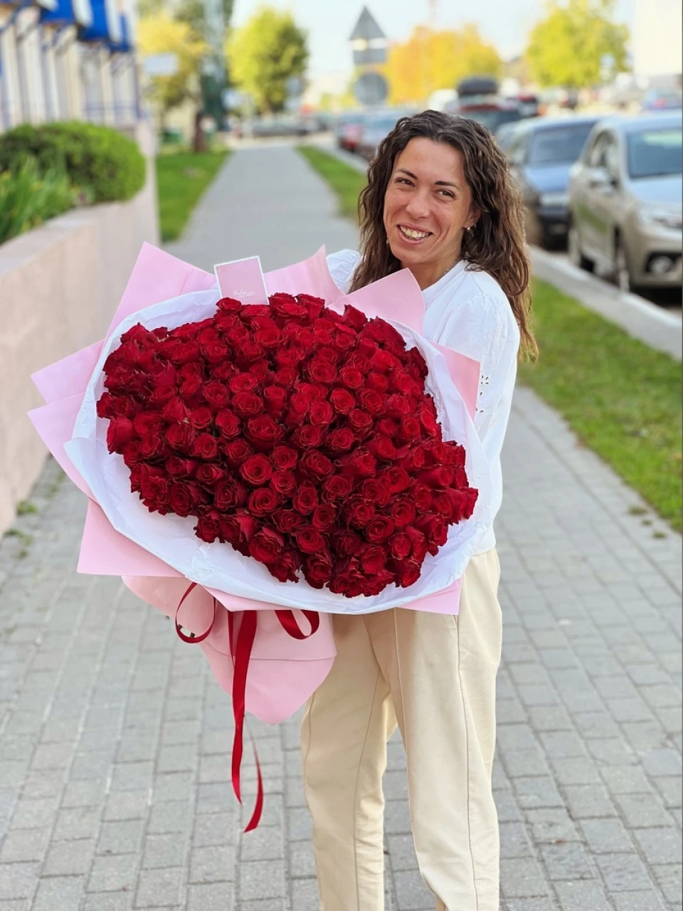 151 роза в упаковке