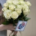 15 белых роз Атена с атласной лентой
