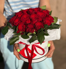 21 роза и белый бокс