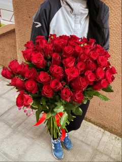 БУКЕТ 51 бордовая роза Родос