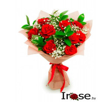 11 красных роз "Мадам" в оформлении