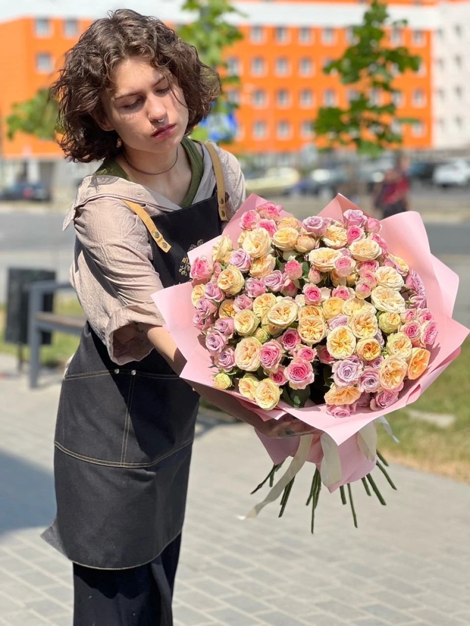 23 ветки кустовых роз