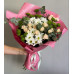 Букет из кустовых роз и белых хризантем "Ради тебя"
