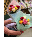 7 цветных роз в оформлении "Радуга"