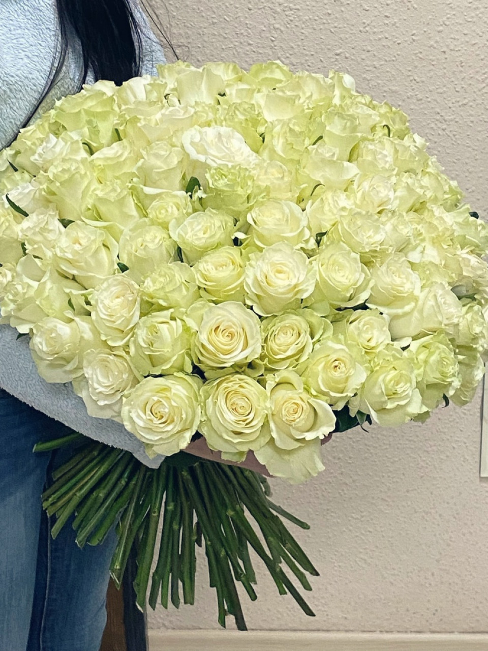 Букет 101 белая роза Эквадор