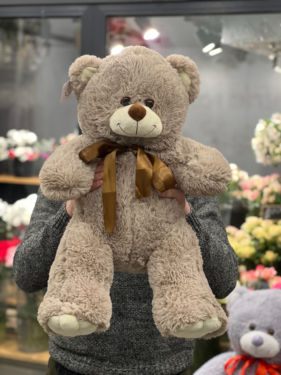 Мягкая игрушка серый медведь с шоколадным бантом (55 см)